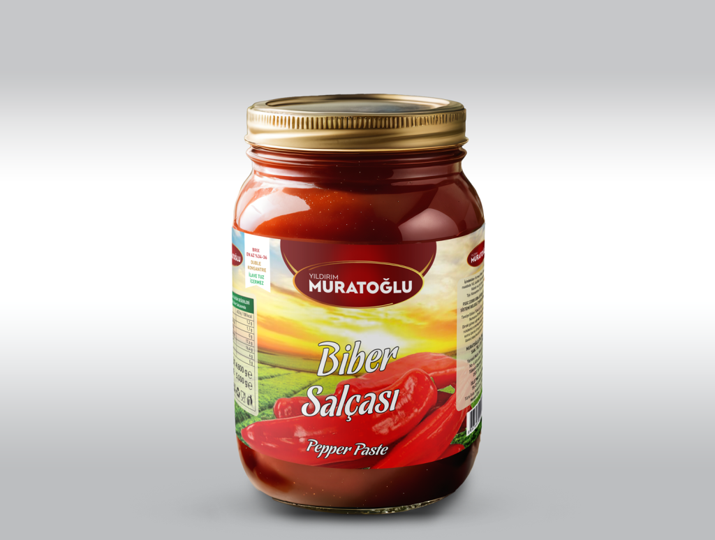 Muratoğlu markası için hazırlanan biber salçası ambalaj tasarımı çalışması, gıda ürünleri için profesyonel ambalaj ve etiket tasarımı örneği.